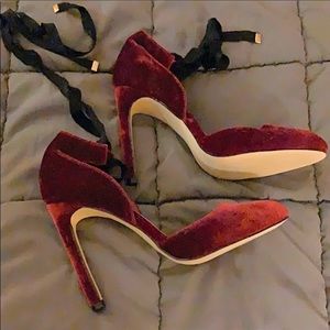 Shoe Dazzle Susie Burgundy Velvet Tie up heels 6.5
